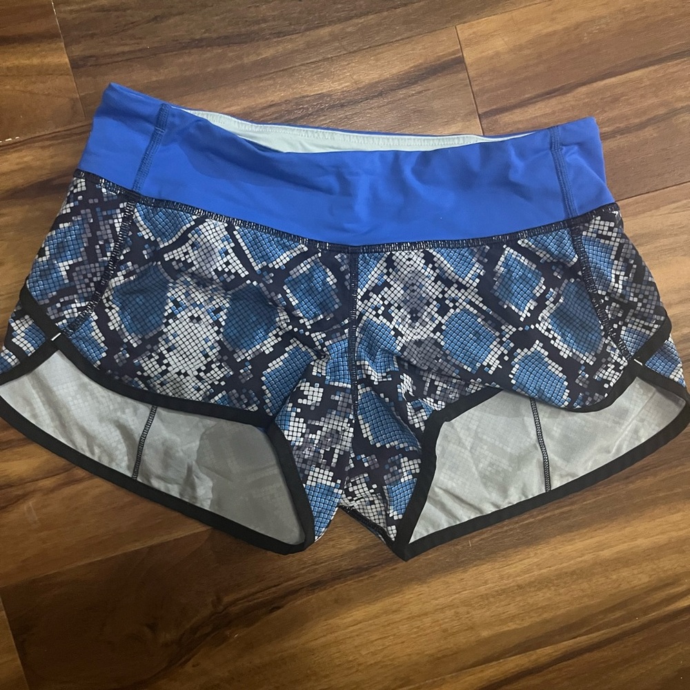 Blue printed lululemon shorts